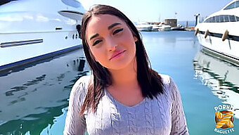 Adolescente (18+) Italiana Sarah É Muito Safada