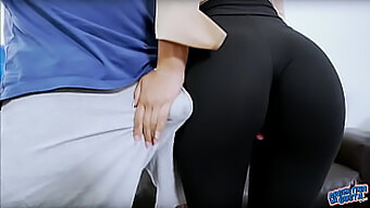 Payudara Besar Dan Cameltoe Melimpah Dalam Video Latina Pantat Buih Ini