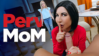 Pervmom: Une Bande-Annonce Mettant En Vedette Une Performeuse Plantureuse, Percée Et Habile Avec Une Envie D'Attention