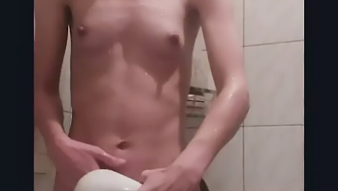 Sarışın Eşin Dildo Ile Solo Seansı