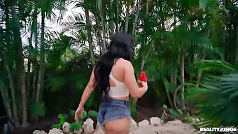 Las Grandes Tetas Naturales Y El Gran Culo De Jennifer White En Un Video En Solitario Caliente