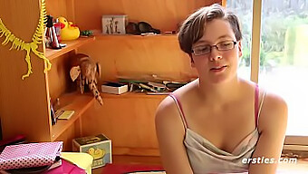 Immie'S Solo-Masturbationssession Mit Ihrer Haarigen Muschi