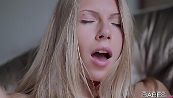 Le Cul Incroyable D'Angelica Dans Un Film Porno Chaud