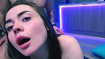 Coppia Amatoriale Gode Di Azione Hardcore Orale E Creampie