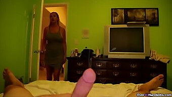 Milf Aux Gros Nichons Se Masturbe En Pov Avec Une Grosse Bite