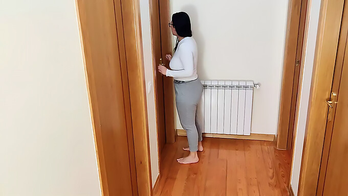 Mama Milf Cu Pizda Strâmtă Devine Neglijentă Din Spate În Porno Vr