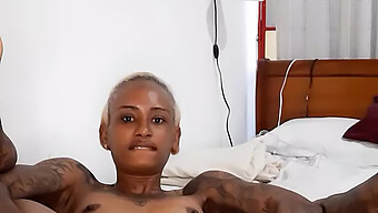 Busty Ebony'S Fisting Session