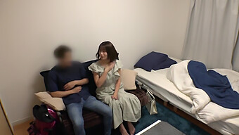 Amateur Japanese Girl Gets Fingered And Gives Oral In A Cafe