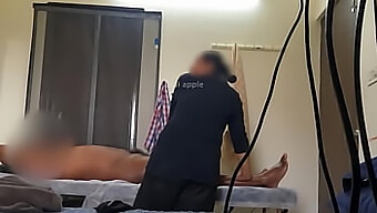 Secretamente Filmado Em Um Local De Massagem