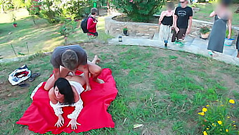 Video Casero De Un Extraño Teniendo Sexo Público Al Aire Libre Con Corrida Facial Y Creampie En El Culo