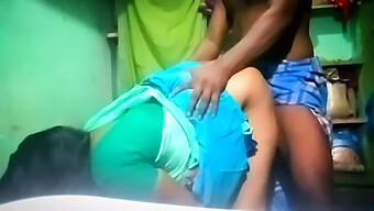 Tante India Pipis Dan Mengisap Kontol Dalam Video Buatan Sendiri