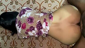 Ibu India Yang Horny Mendapatkan Perjalanan Kasar Dari Anak Tiri Yang Penuh Nafsu