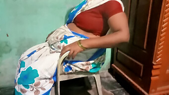 Vidéo Maison D'Une Femme Indienne Avec Des Seins Qui Rebondissent