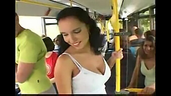 La Milf Plantureuse Laura Lion Dans Le Bus