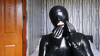 Gag Và Trói Buộc Với Nô Lệ Bdsm Mặc Đồ Latex