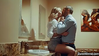 Ông Chủ Ngực To Jessa Rhodes Có Một Cuộc Tình Ba Hoang Dã Với Người Yêu Của Cô Và Một Chàng Trai Khác Trong Phòng Tắm