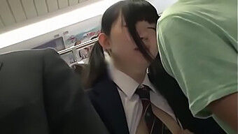 Japansk Skolejente Får Hard Behandling I Bdsm-Video