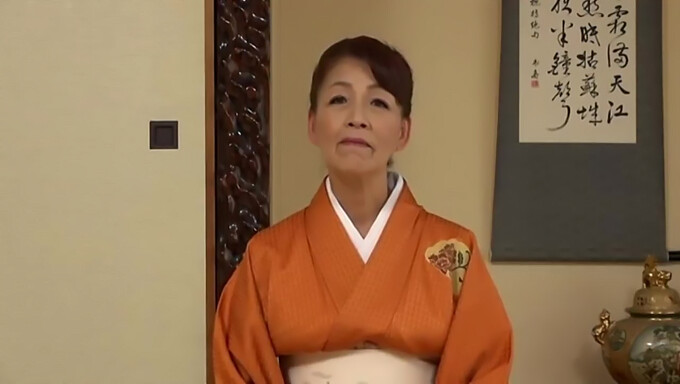 Japansk Milf Äter Fitta Och Får Creampie