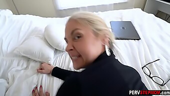 Blond Milf Nevlastní Matka Dostane Svou Těsnou Kundičku Plnou Velkého Ptáka