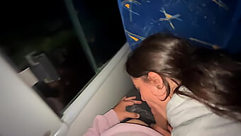 En Frekk Busstur Blir Til Et Hett Bdsm-Møte For En Latina-Babe