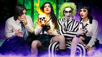 เตรียมพร้อมสําหรับการขี่ที่ดุเดือดกับล้อเลียน Beetlejuice Xxx ที่ร้อนแรงนี้