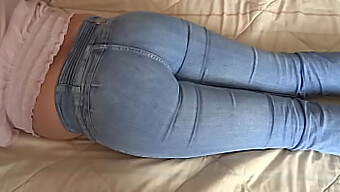 Vidéo Maison Du Gros Cul D'Une Femme Latine En Jeans Et Culotte