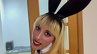 La Dernière Sortie De Pornellia Mettant En Vedette Un Jouet Lapin