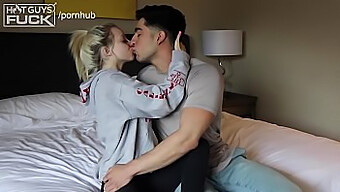 Veľký Kohút Latino Jock Šuká Malú Tetovanú Blondínku