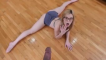 18leté Tělo Katie Kush Je Pastvou Pro Oko V Tomto Pov Videu