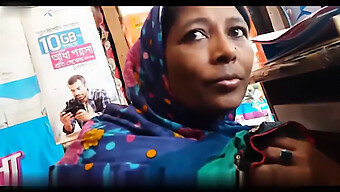 Reife Bangladeschische Frau Zeigt Ihre Üppigen Vorzüge In Diesem Heißen Video