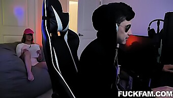 Gamer'S Big Cock Gets Swallowed