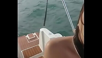 Fodendo Gostoso Em Um Barco: Aventura Do Casal Sexy